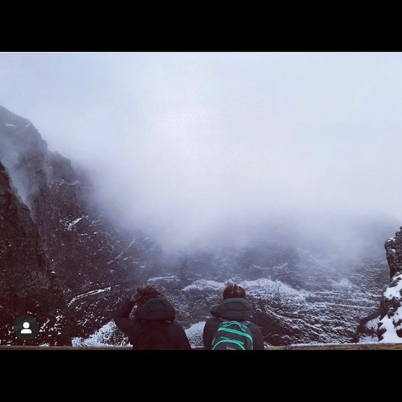 Meet your Poshers, Godinez Twins - Picture 3 of 7